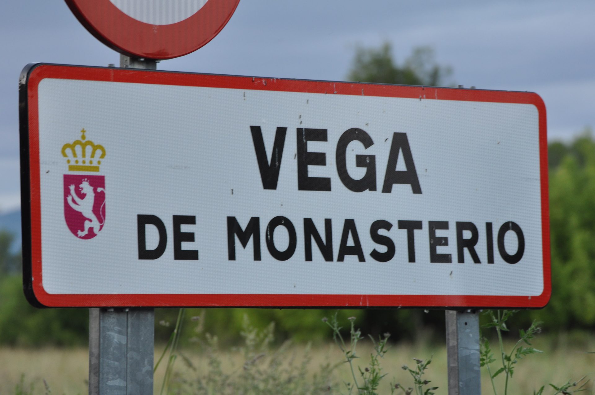 A la entrada del pueblo